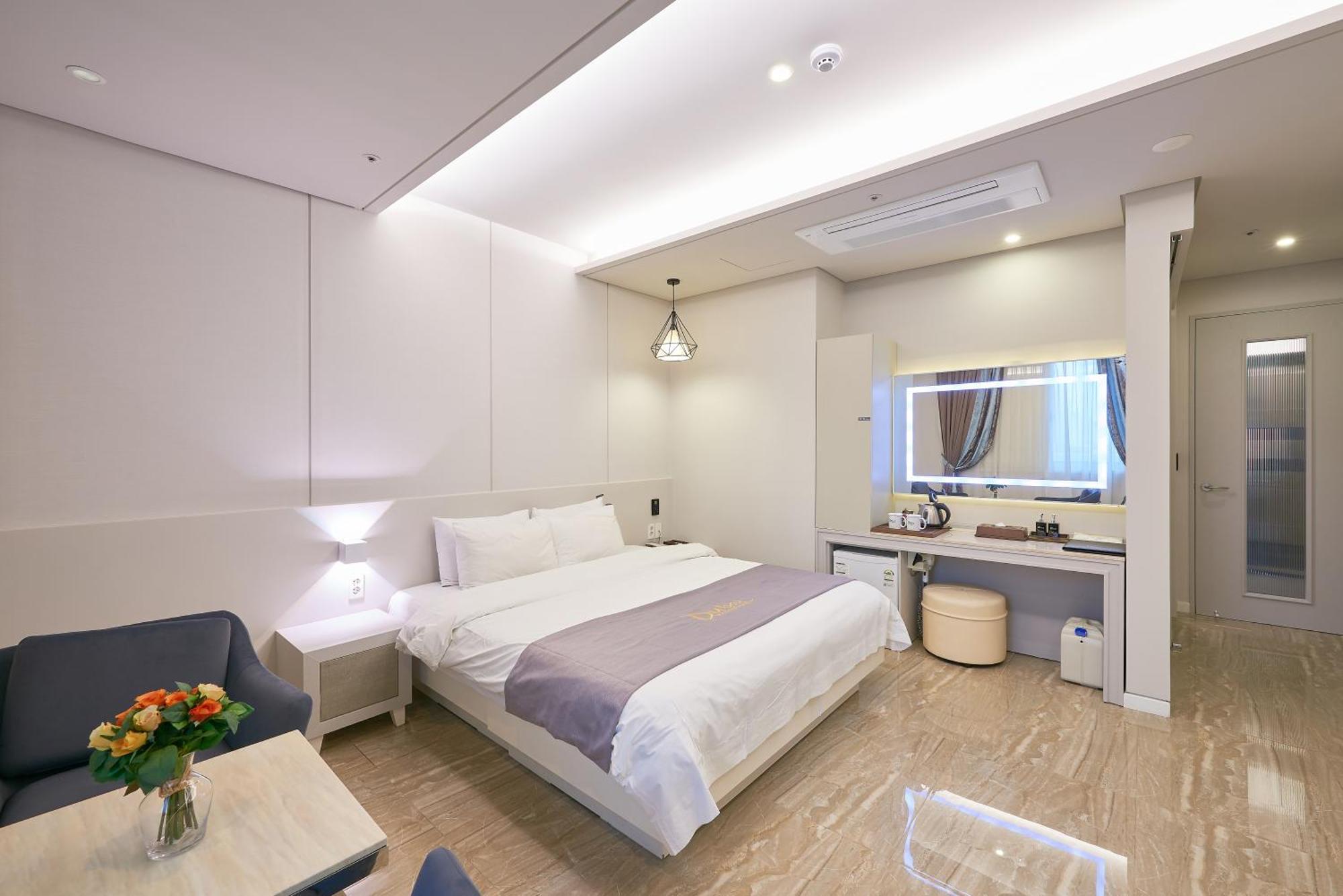 Dubai Hotel Gwangju Metropolitan City Exterior photo