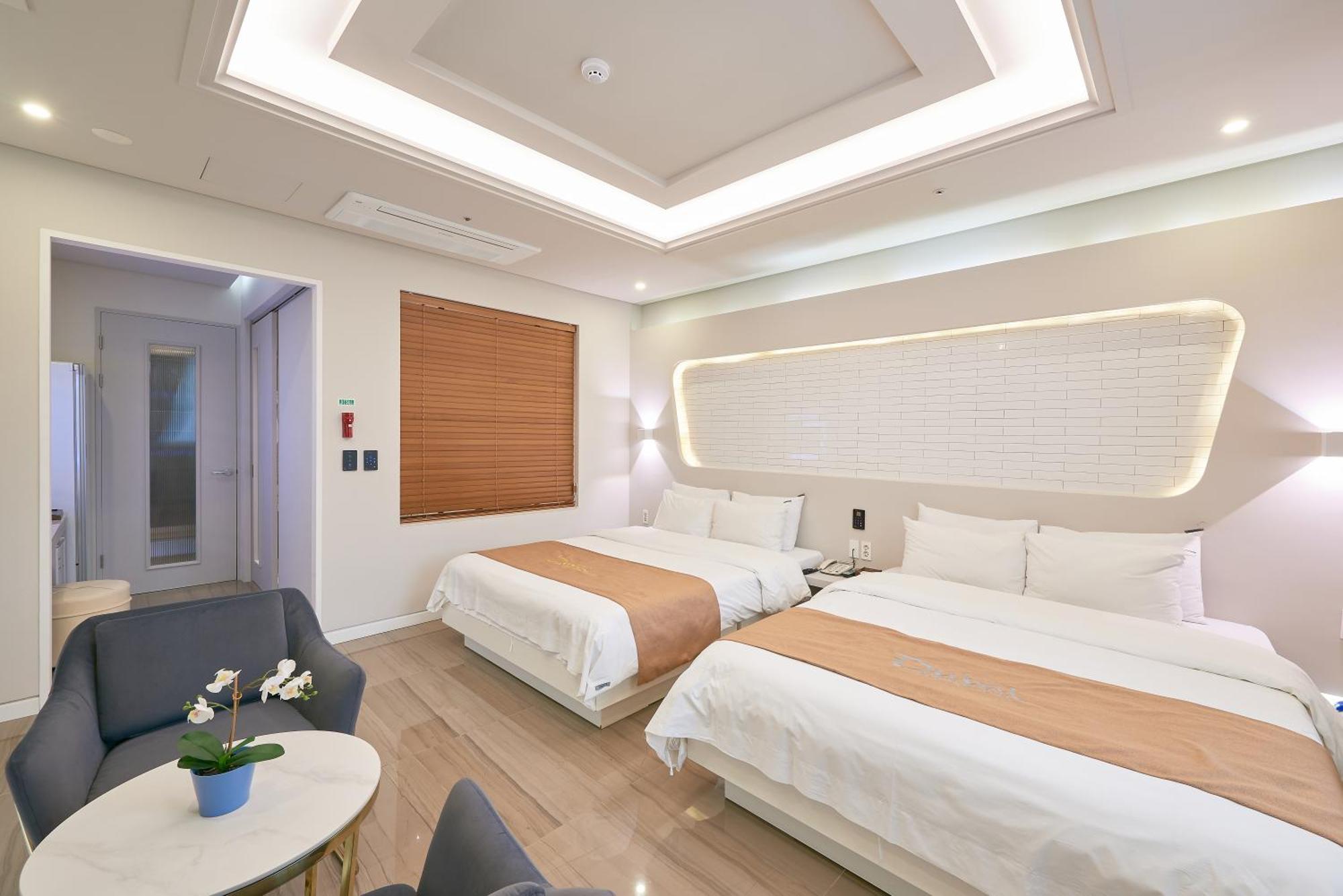 Dubai Hotel Gwangju Metropolitan City Exterior photo