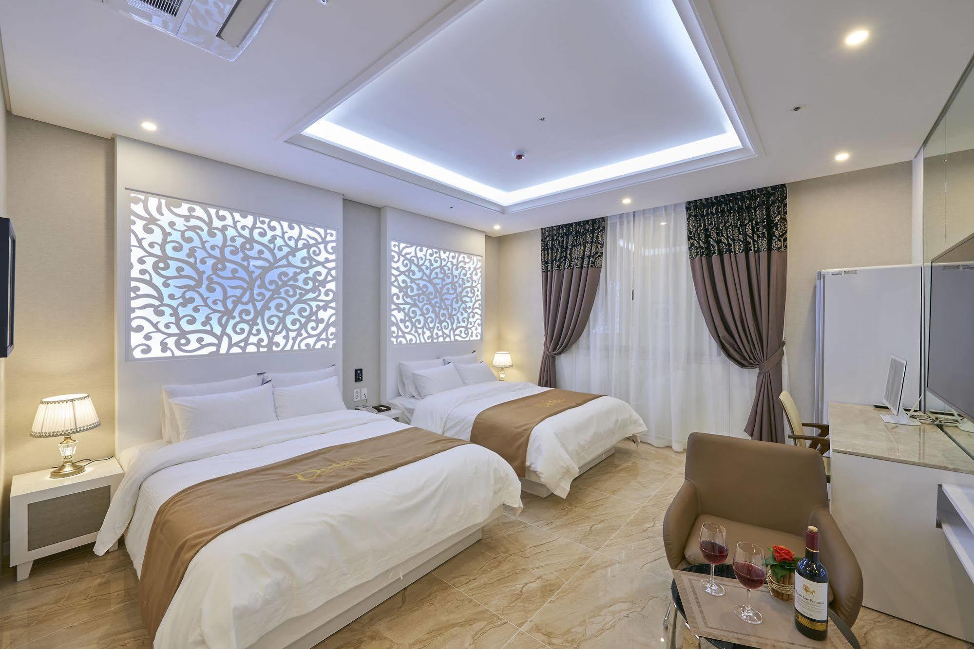 Dubai Hotel Gwangju Metropolitan City Exterior photo
