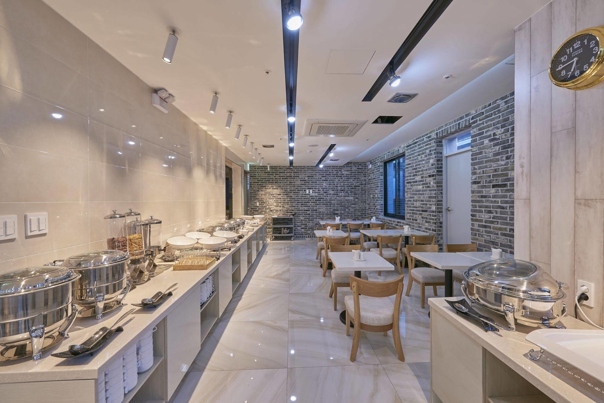Dubai Hotel Gwangju Metropolitan City Exterior photo